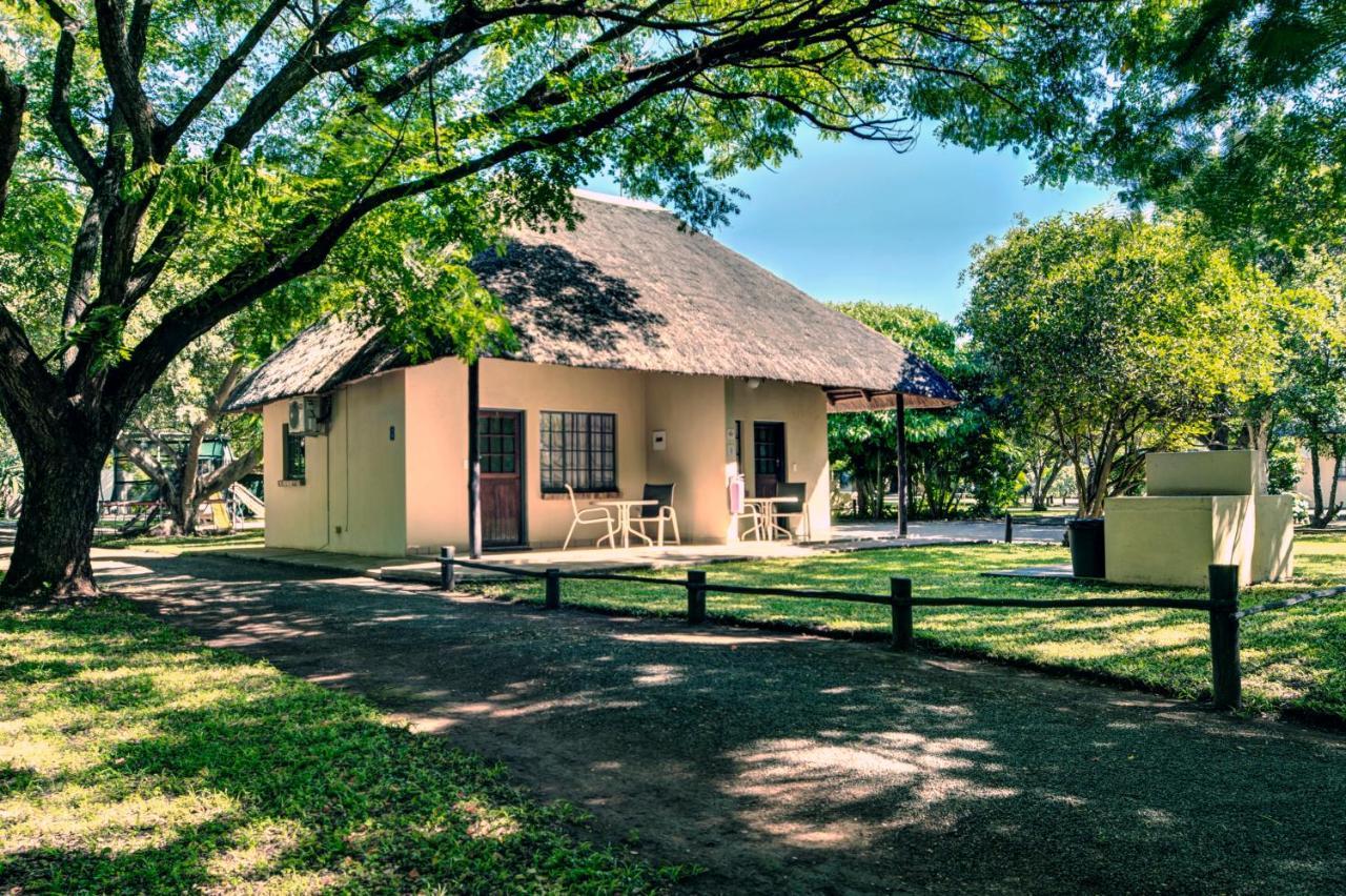 Komati River Chalets Komatipoort Buitenkant foto
