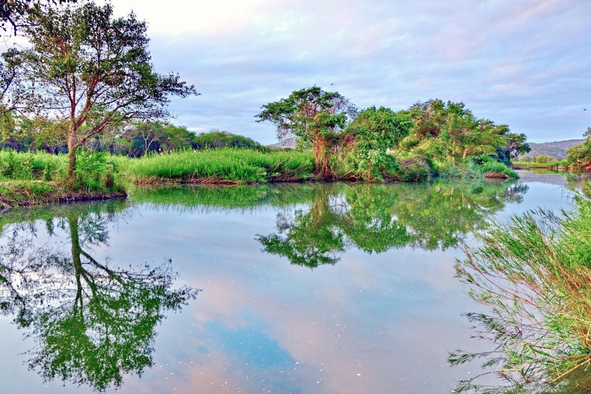 Komati River Chalets Komatipoort Buitenkant foto