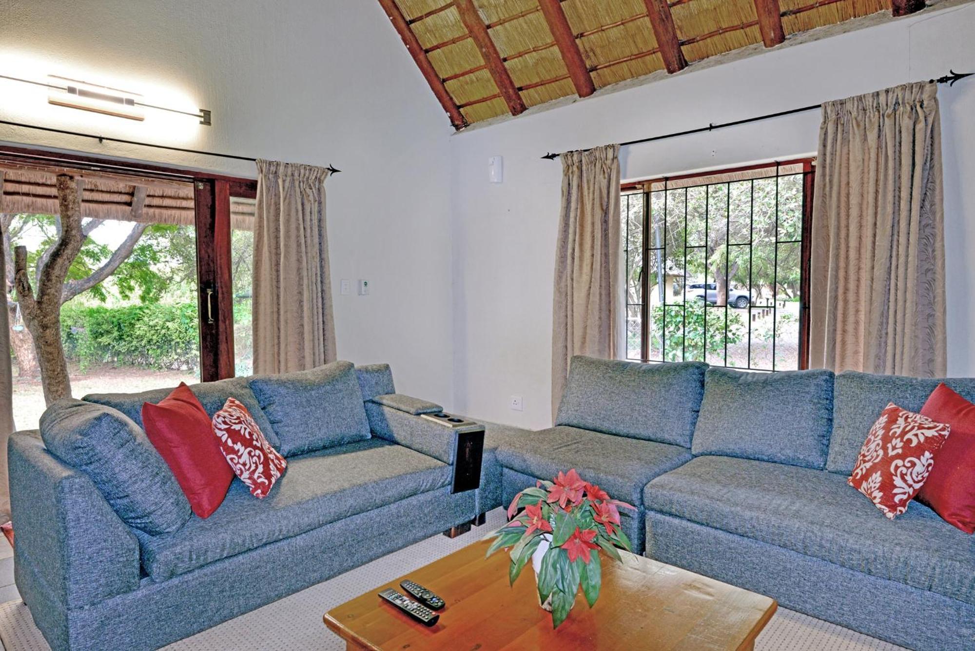 Komati River Chalets Komatipoort Buitenkant foto