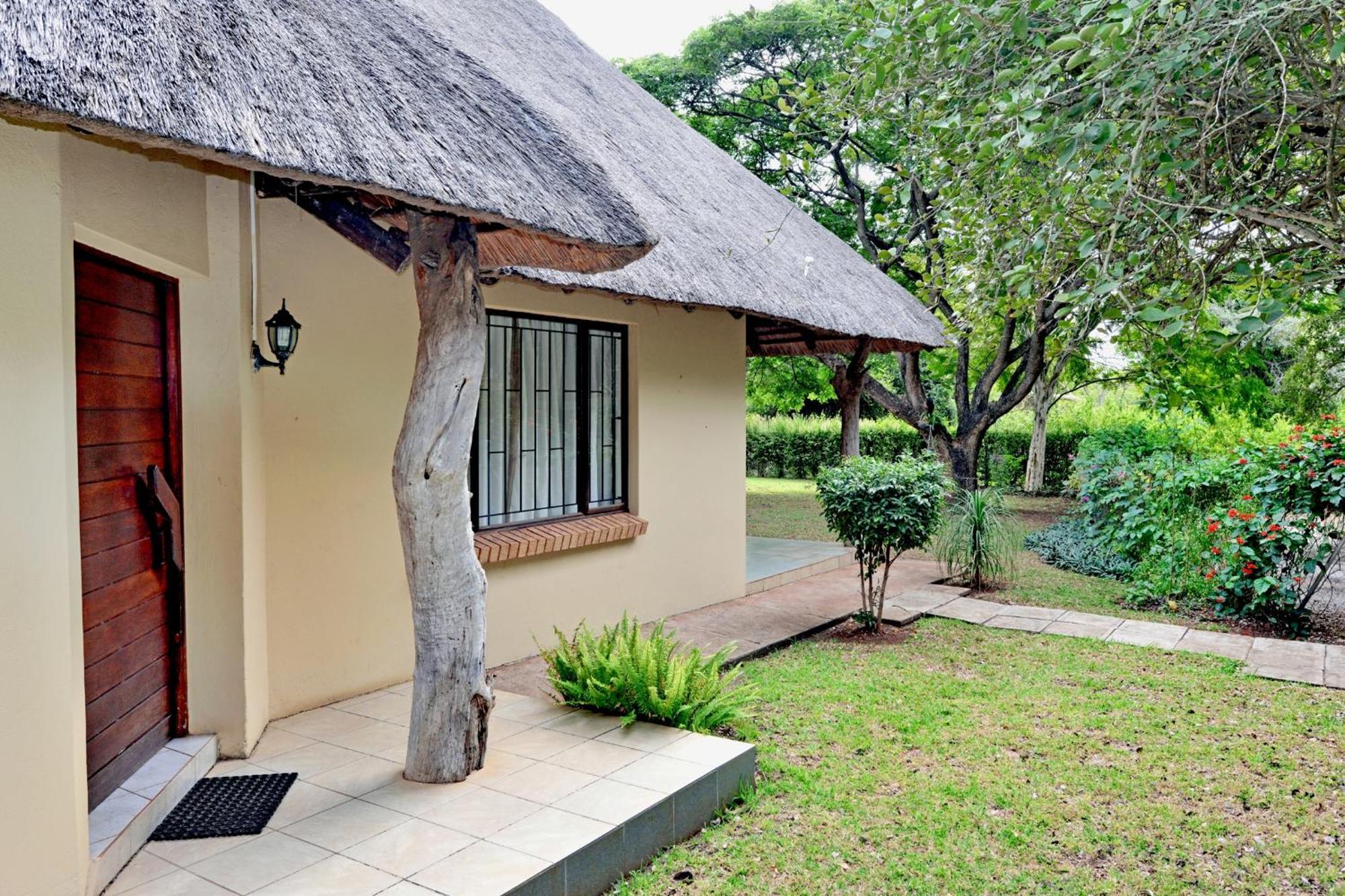 Komati River Chalets Komatipoort Buitenkant foto