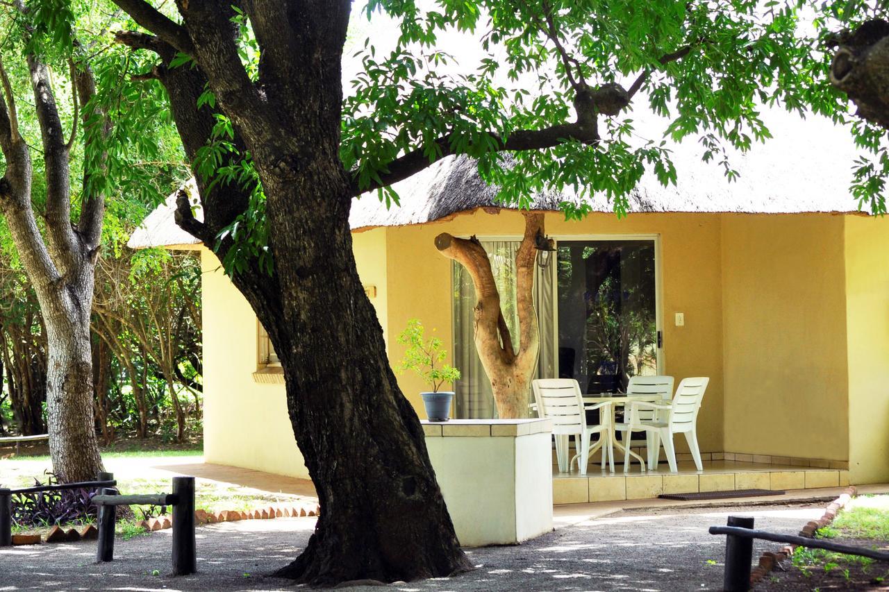 Komati River Chalets Komatipoort Buitenkant foto