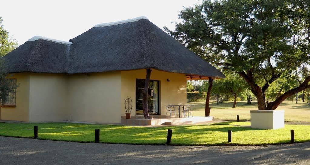 Komati River Chalets Komatipoort Buitenkant foto