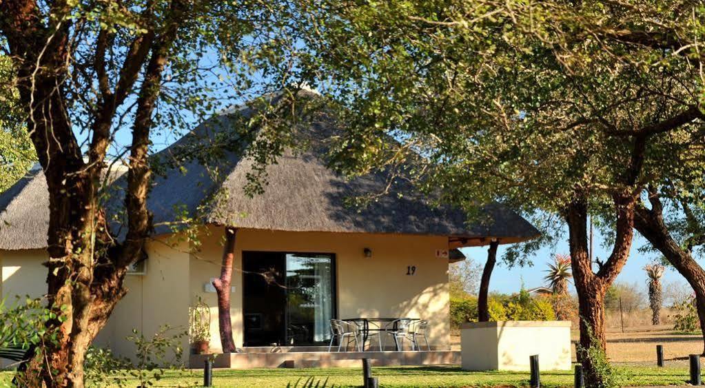 Komati River Chalets Komatipoort Buitenkant foto
